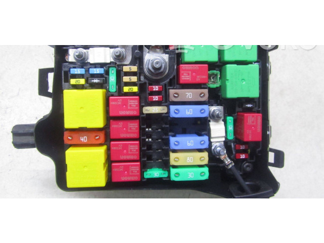 Блок предохранителей Citroen C3 Aircross