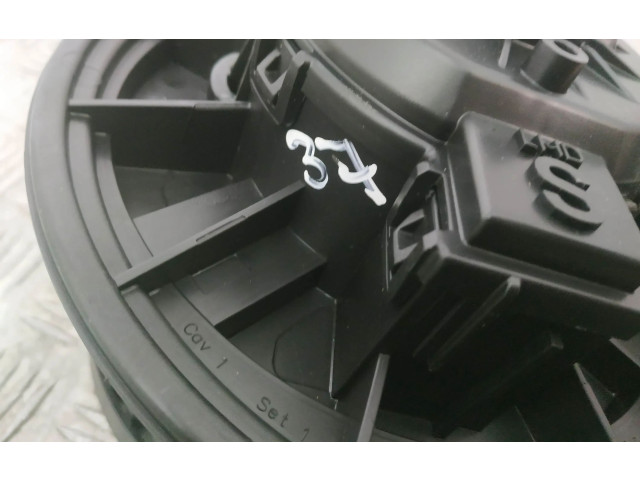 Вентилятор печки 5WB819015A Audi Q3 F3