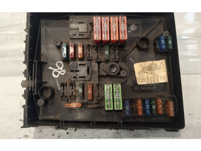 Блок предохранителей 1K0937125A   Volkswagen Jetta V    