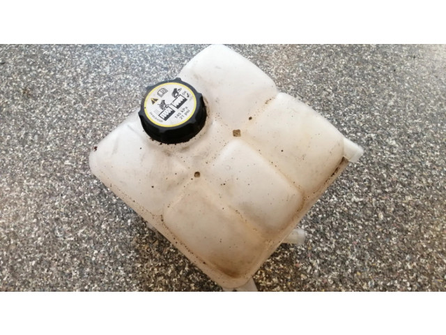 Расширительный бачок охлаждающей жидкости    