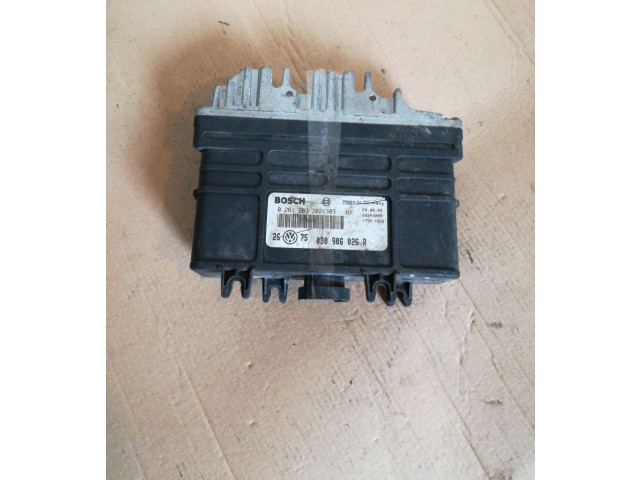 Блок управления двигателя 0261203302   Volkswagen Golf III