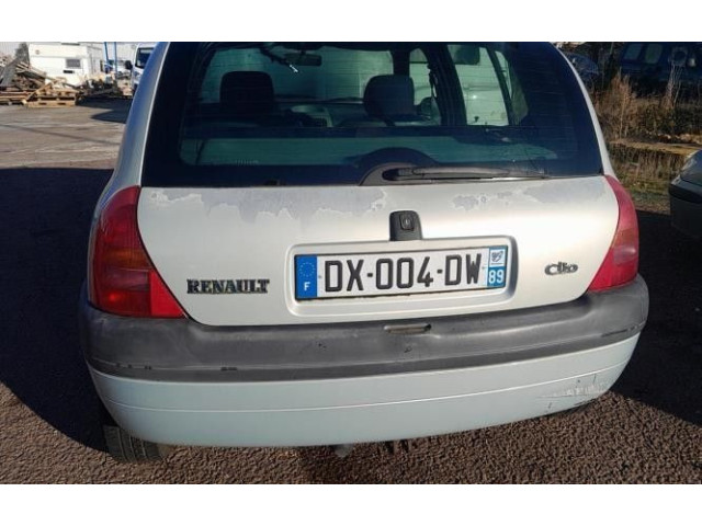 Блок предохранителей Renault Clio II