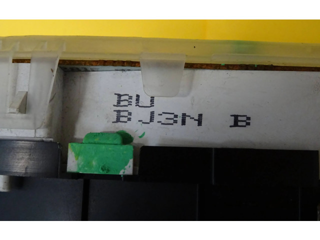 Pojistková skříňka Спидометр (приборный щиток) 3J3NB Mazda 323 F 2001