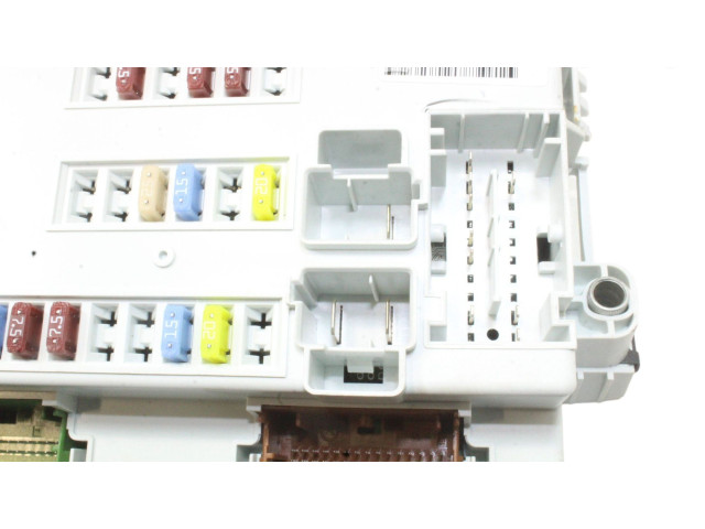 Блок предохранителей Jeep Cherokee