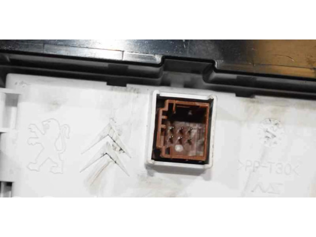 Панель приборов 9805170680, 9804263880   Peugeot 3008 I       