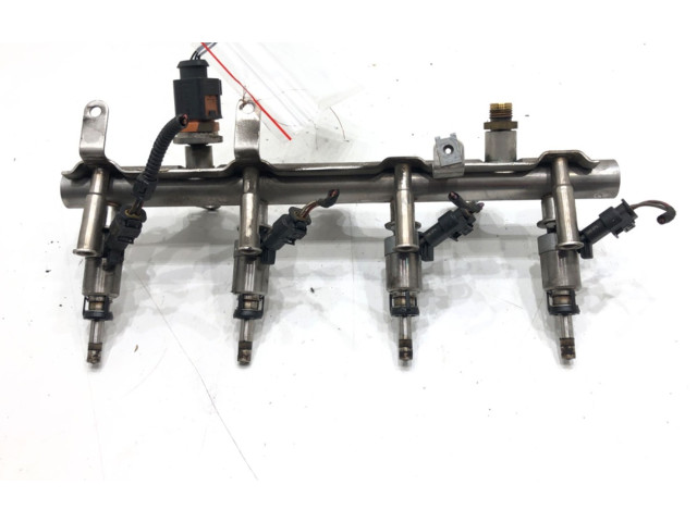 Топливная рампа 06J133317M   Audi A3 S3 8P  