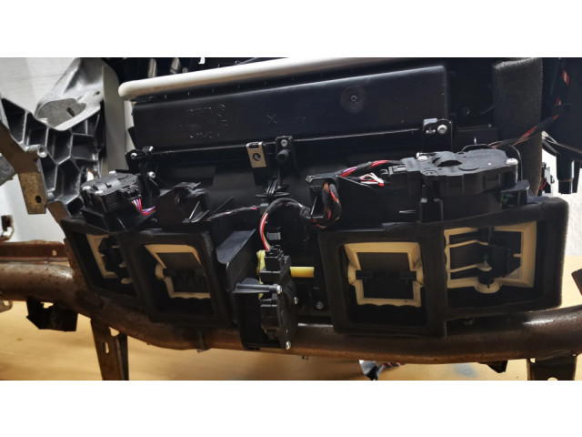 Балка крепления панели