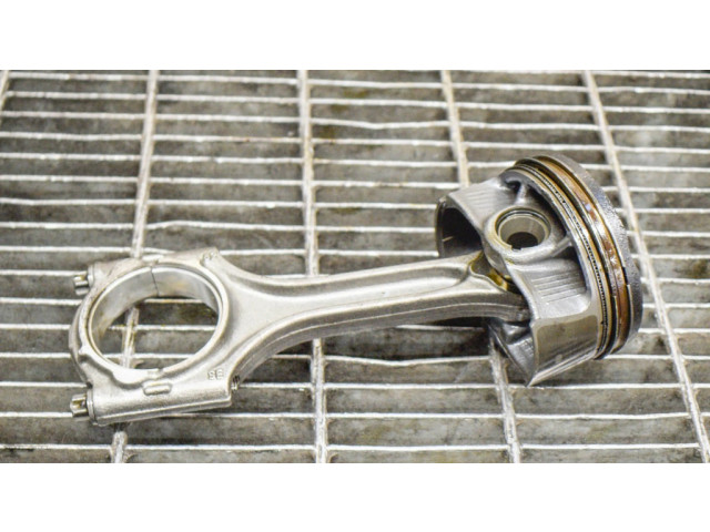 Поршень 31401957, 30750664 Volvo XC40 для бензинового двигателя 2.0