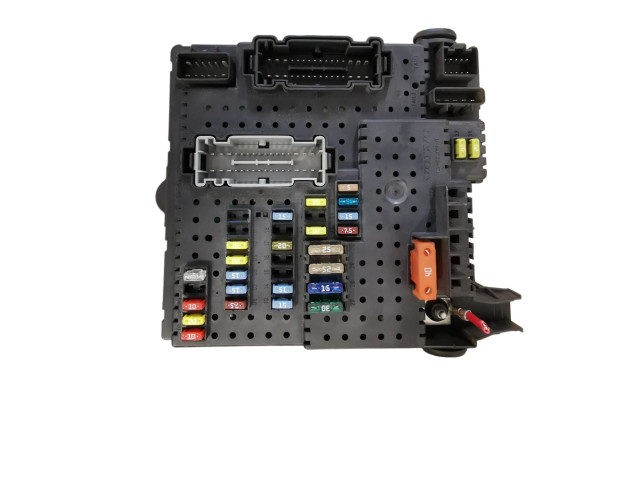 Блок предохранителей 30786646, 28080156 Volvo S60