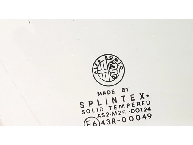 Основное стекло передних дверей (четырехдверного автомобиля)