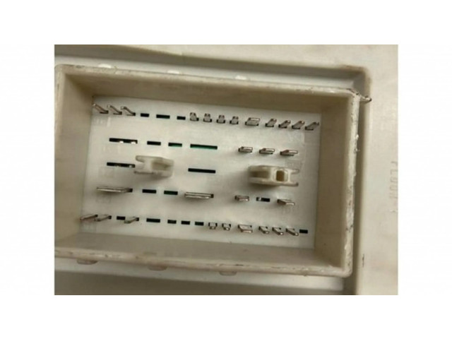 Блок предохранителей 66730C, 05004846 Mazda 3 I