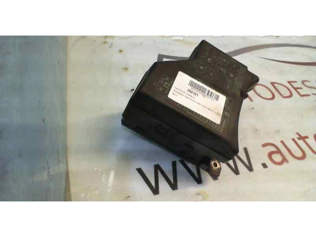 Блок предохранителей    Mitsubishi Carisma    