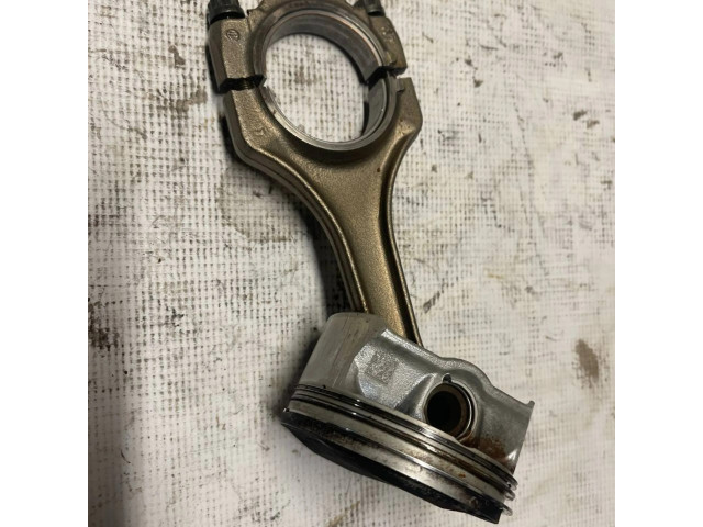 Píst 7838623 BMW M3 pro benzínový motor 4.4