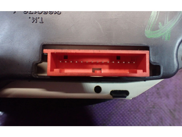 Přístrojová deska Renault Thalia I 2004 P8200366641, P8200366641