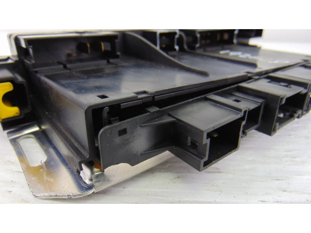 Pojistková skříňka A2305450932 Mercedes-Benz SLK AMG R171 2001