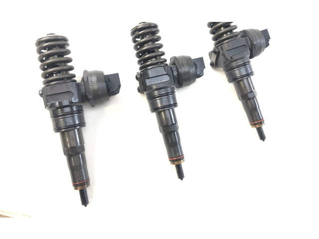 Комплект форсунок 0414720312, 038130073BQ Skoda Octavia Mk2 (1Z) BMM