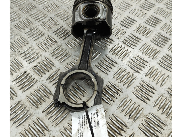  Поршень  RFGK206205BA, GK2Q6K100  Ford Ranger  