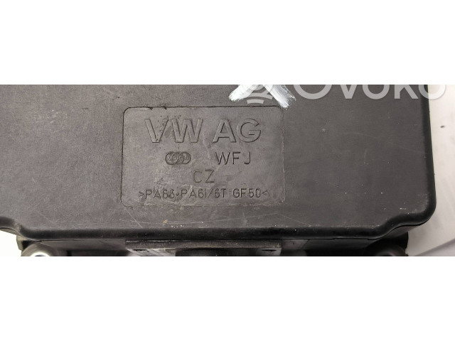 Топливная рампа WFJ400435A Audi A3 S3 8P для двигателя BKD