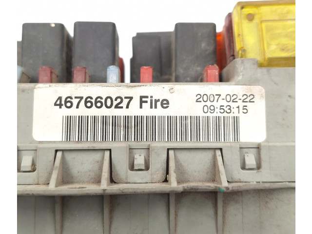 Блок предохранителей 46766027, 46520429 Fiat Albea