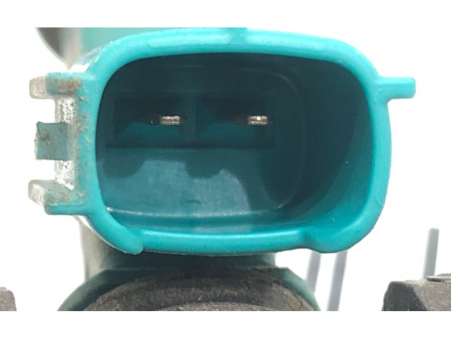 Топливная рампа    Toyota Yaris  