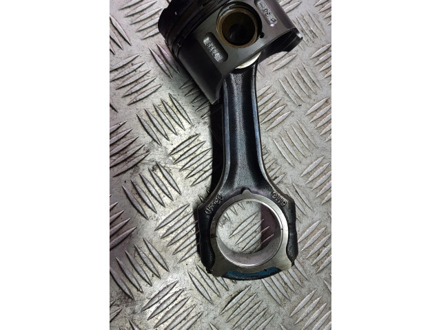 Píst Mercedes-Benz C W203