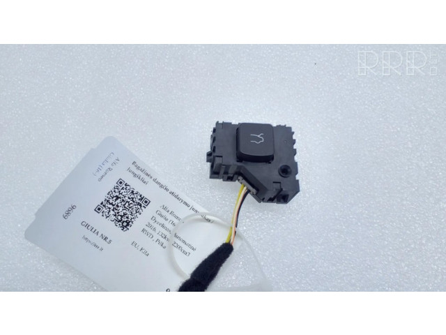 Выключатель открытия задней двери