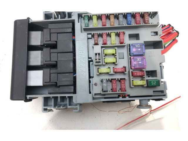 Pojistková skříňka 13222786 Opel Zafira C 2011