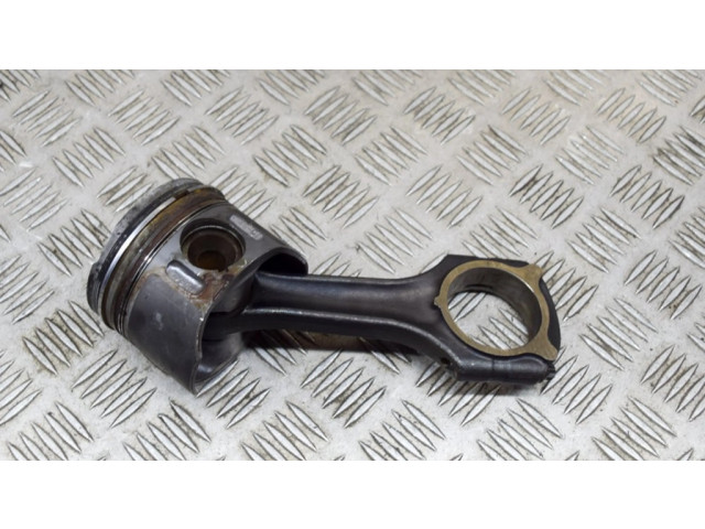 Píst A6110300320, A6110300717   Mercedes-Benz C W203  pro naftový motor 2.2 OM 611.962 