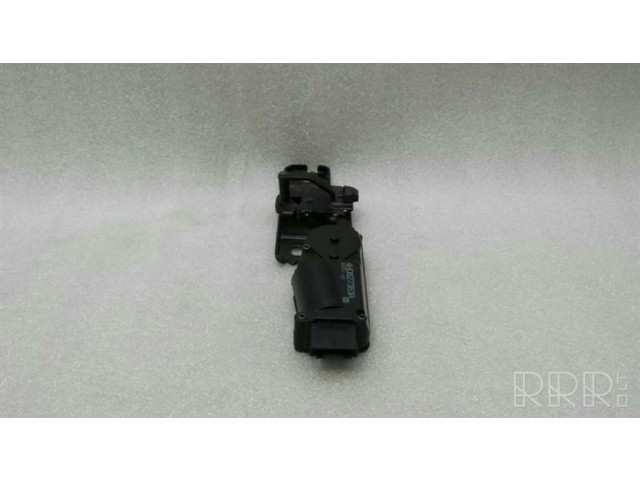 Притягиватель задней крышки