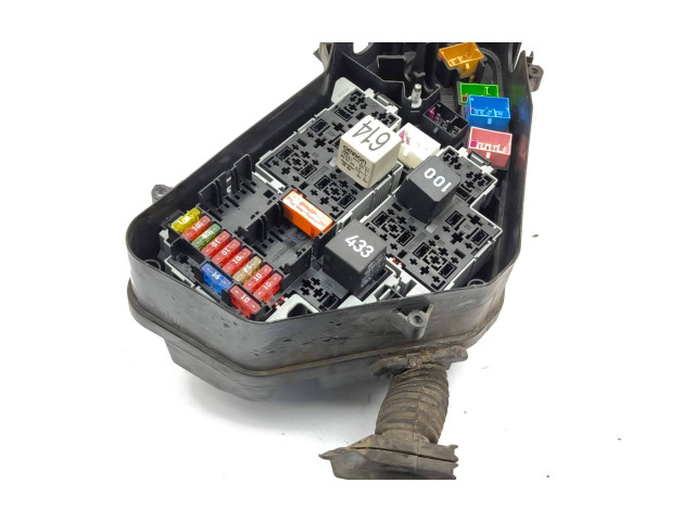 Pojistková skříňka Porsche Cayenne (92A) 2011