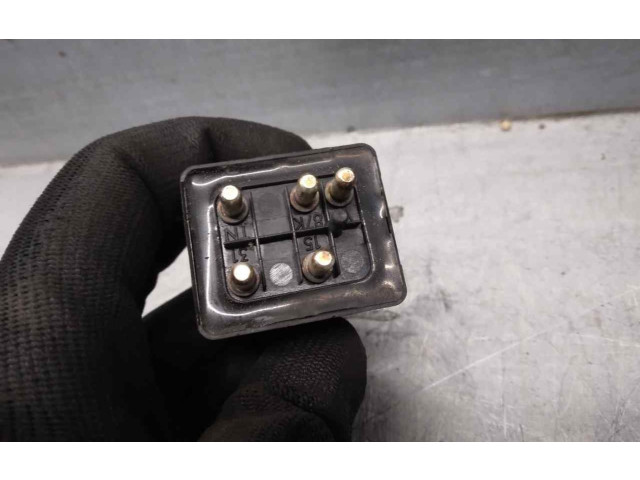 Pojistková skříňka 0035453205, 05391090 Mercedes-Benz C W202 1998