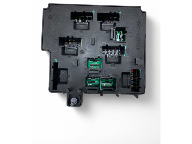 Блок предохранителей 32268453   Volvo XC90    