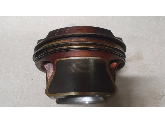 Píst 8637807 BMW 5 G30 G31 pro benzínový motor 3.0