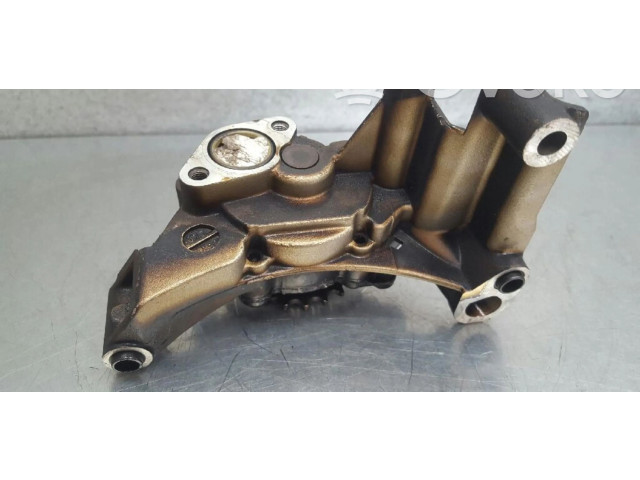 Масляный насос   03G115105  Skoda Octavia Mk2 (1Z) 