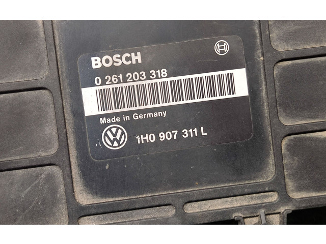 Блок управления двигателем ECU 1H0907311L, 0261203318 Volkswagen Golf III 1994