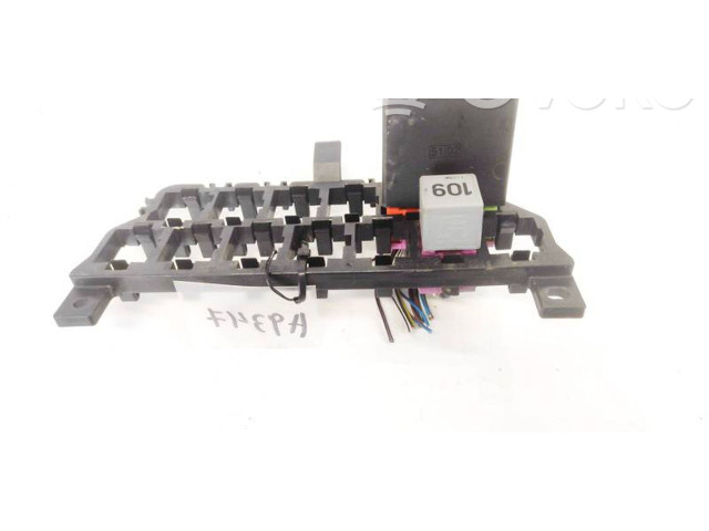 Блок предохранителей 8D0937503E Skoda Octavia Mk1 (1U)