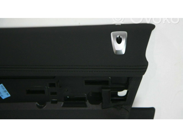 Обшивка передней двери