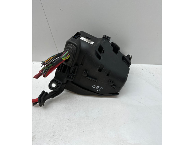 Блок предохранителей 2232048, K067R Volvo S60