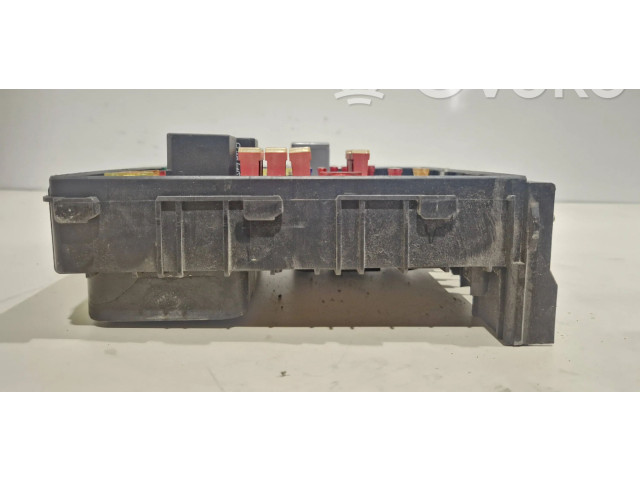 Блок предохранителей  1k0937808   Volkswagen Touran I    