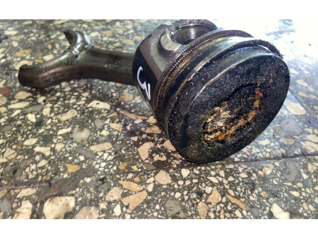 Píst 751101   Peugeot 5008     