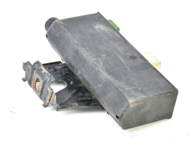 Блок предохранителей 90504296   Chevrolet Vectra    