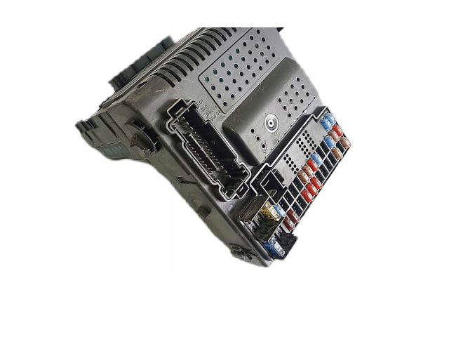 Блок предохранителей 30765646   Volvo V70    