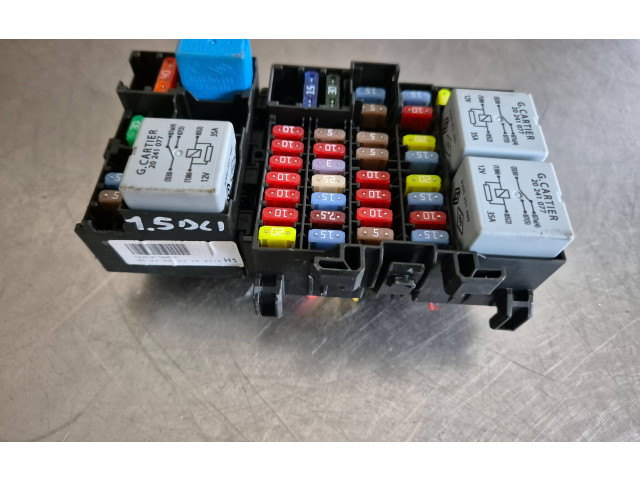 Блок предохранителей Z240181724R Renault Clio IV