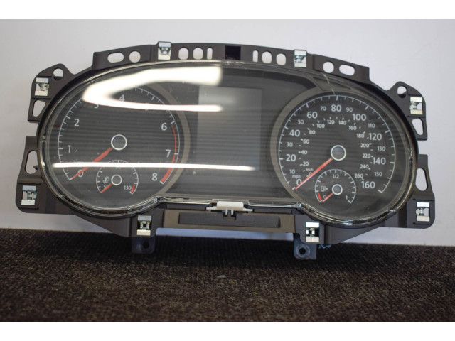 Панель приборов    Volkswagen Golf VII       