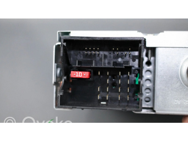 Радио/ проигрыватель CD/DVD / навигация