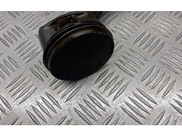  Поршень    Audi A6 S6 C5 4B  