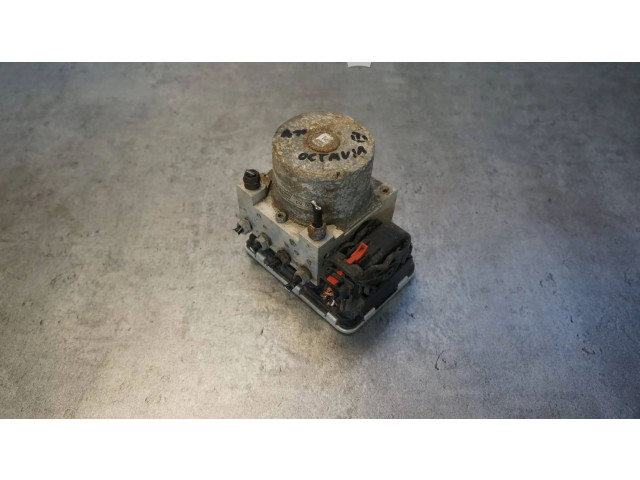 Блок АБС 5Q0614517DC Skoda Octavia Mk3 (5E) 2013 - 2019 года