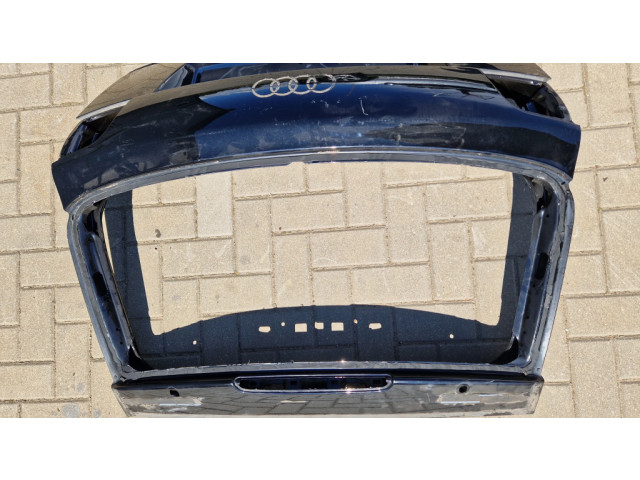 Задняя крышка (багажника)