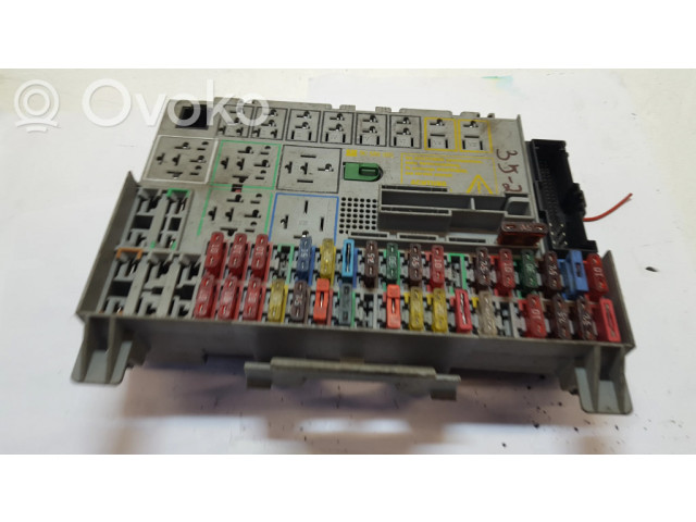 Pojistková skříňka 90589965 Opel Zfira A 2000