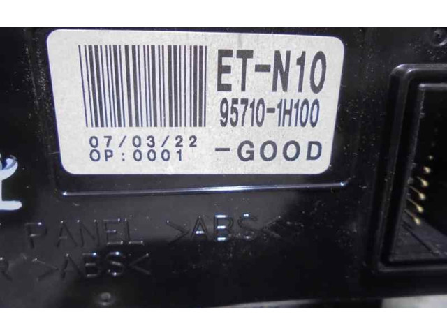 Дисплей    957101H100   KIA Ceed